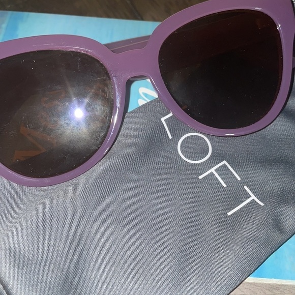 🛍 3/$20 SALE Loft purple sunglasses with drawstring gray case.  fun purple - Picture 1 of 10